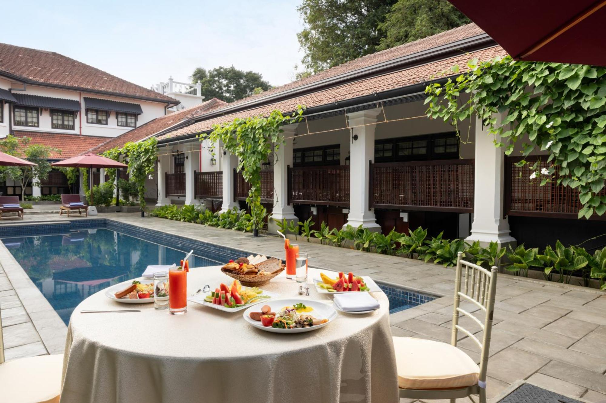 Hotel The Grand Walawwa Pinnawala  Esterno foto